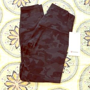 Lulu Align 25” in black camo